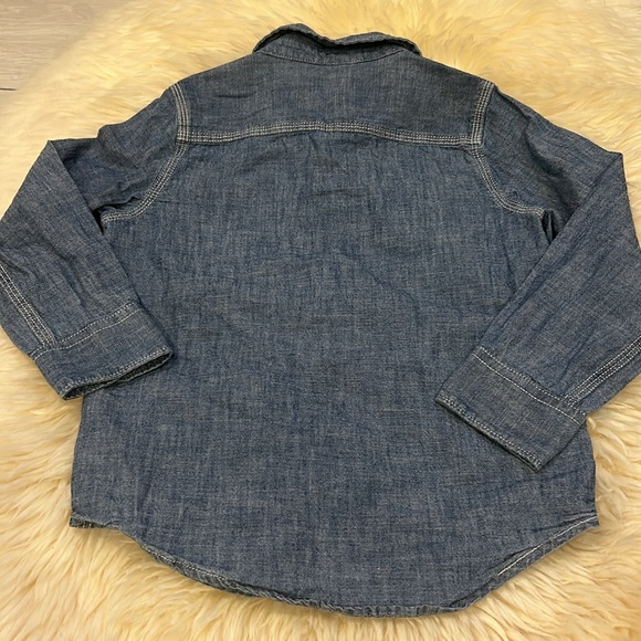 GAP Long-Sleeve Denim Button-Down Shirt in Size 4T - Picture 5 of 6